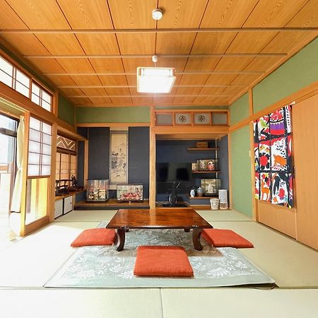 一軒家貸切り最大11人まで 114平米の平屋の和の家 駐車場2台無料 道後温泉や松山城へのアクセス抜群 Hotel Luaran gambar