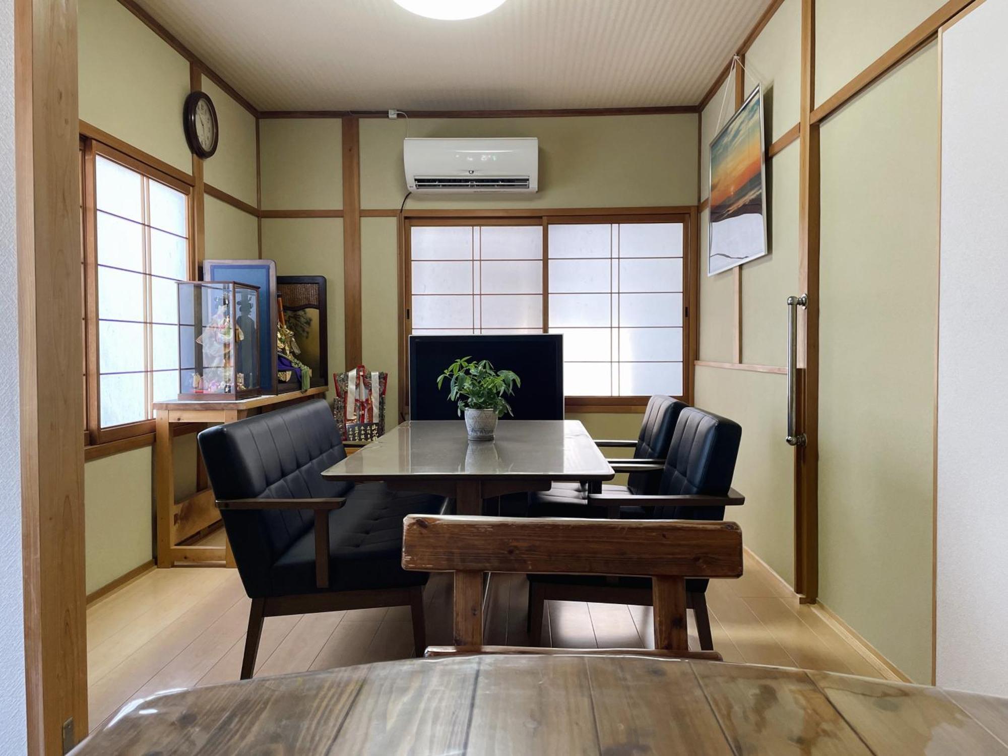 一軒家貸切り最大11人まで 114平米の平屋の和の家 駐車場2台無料 道後温泉や松山城へのアクセス抜群 Hotel Luaran gambar